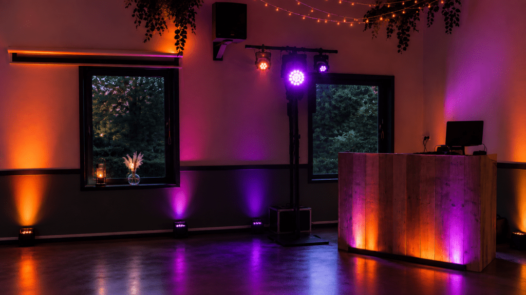 Installation DJ avec éclairages pour événement – Bjorn Event DJ